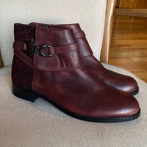 NWOT Moda in Pelle boots